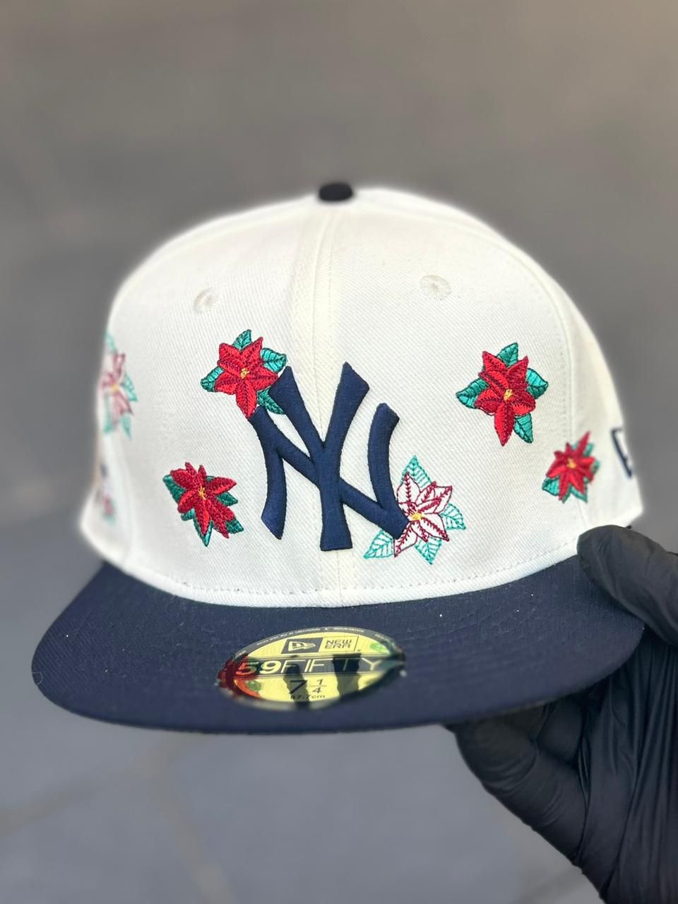 MLB Christmas Poinsettia 59FIFTY Collection by New Era