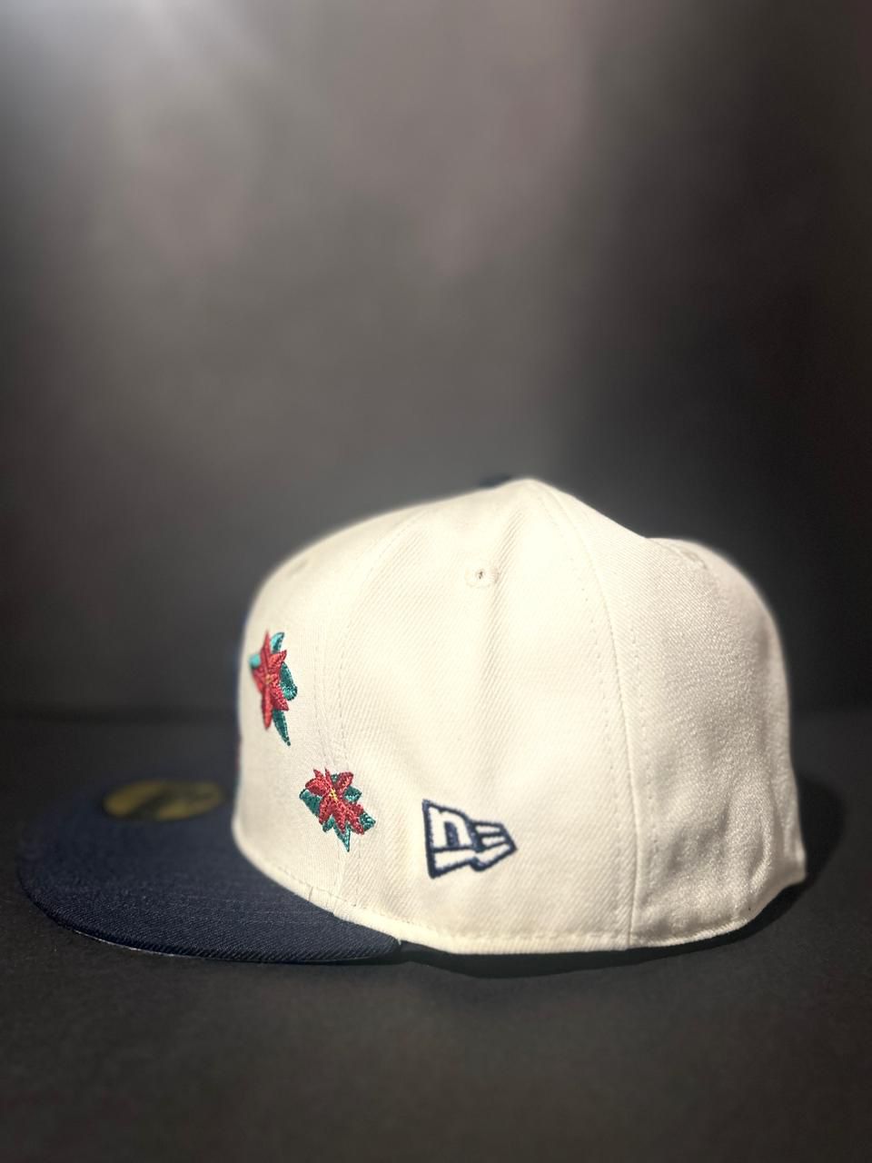 MLB Christmas Poinsettia 59FIFTY Collection by New Era
