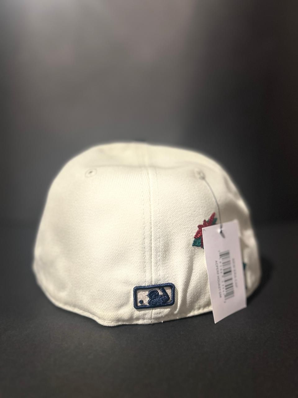 MLB Christmas Poinsettia 59FIFTY Collection by New Era