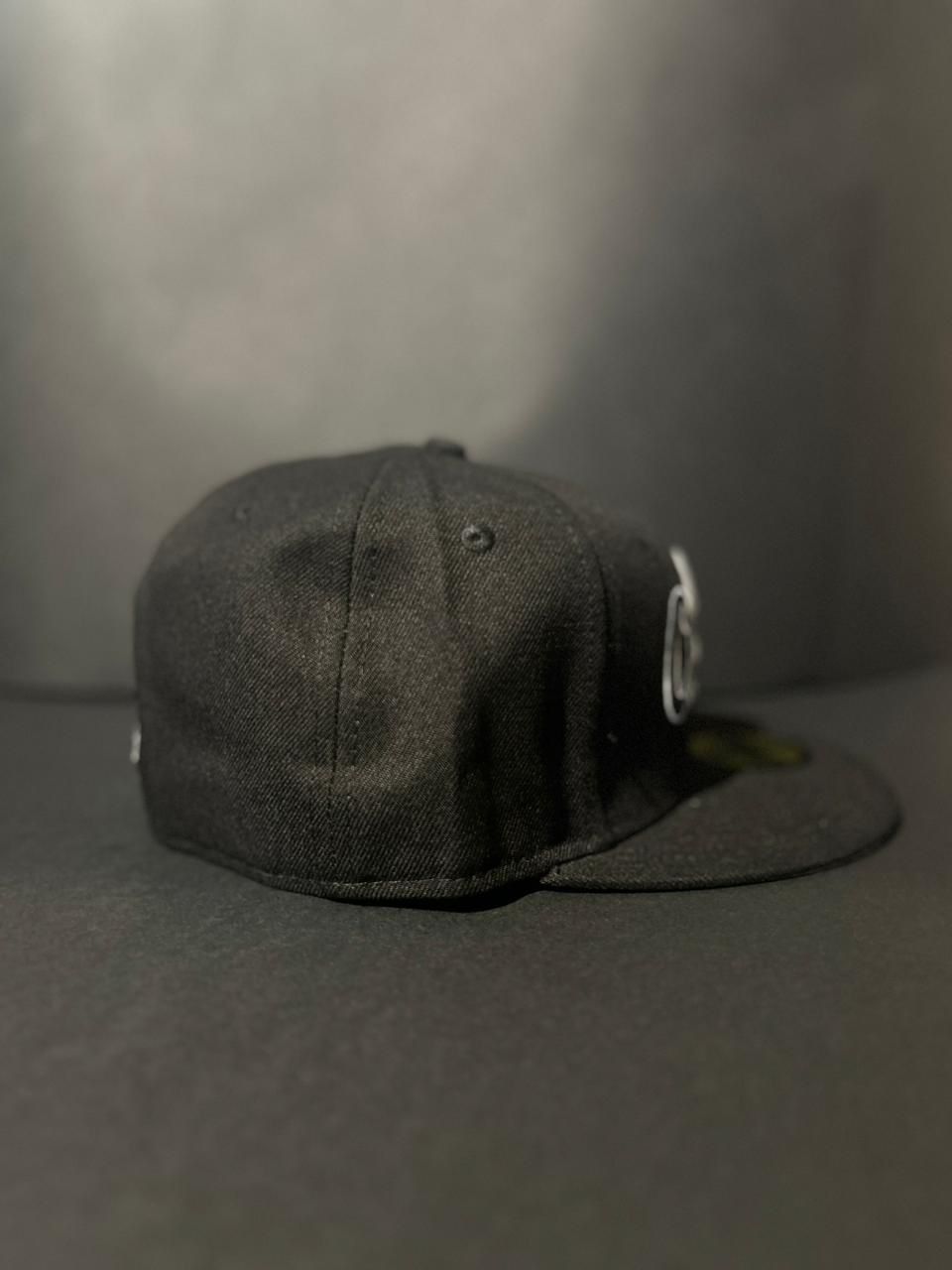 Men's Chicago White Sox New Era Black Overlap 59FIFTY Fitted Hat